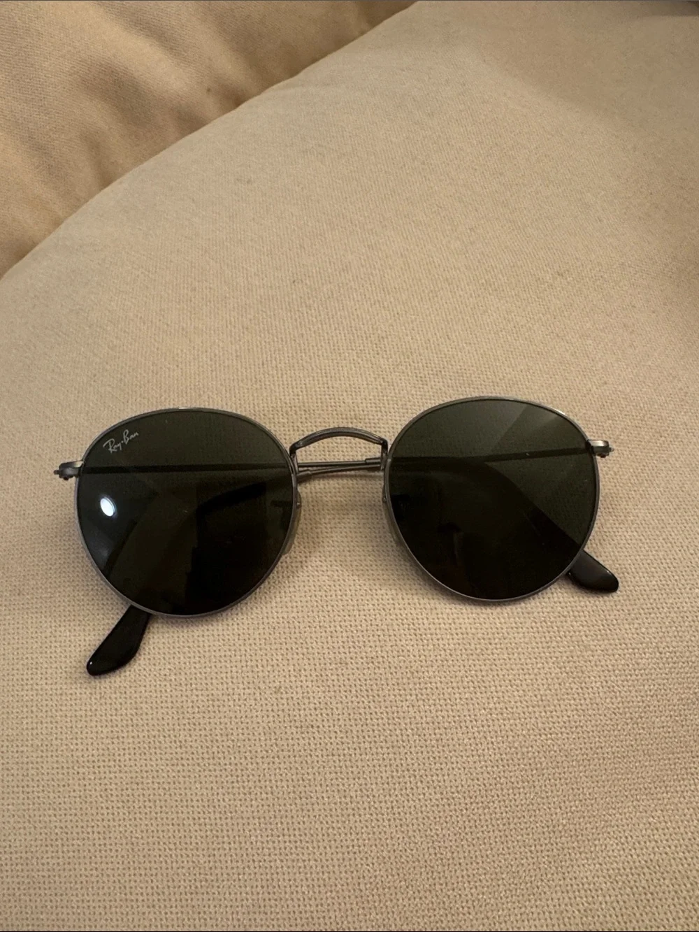 Ray-Ban Round Metal Sunglasses in Black and Silver